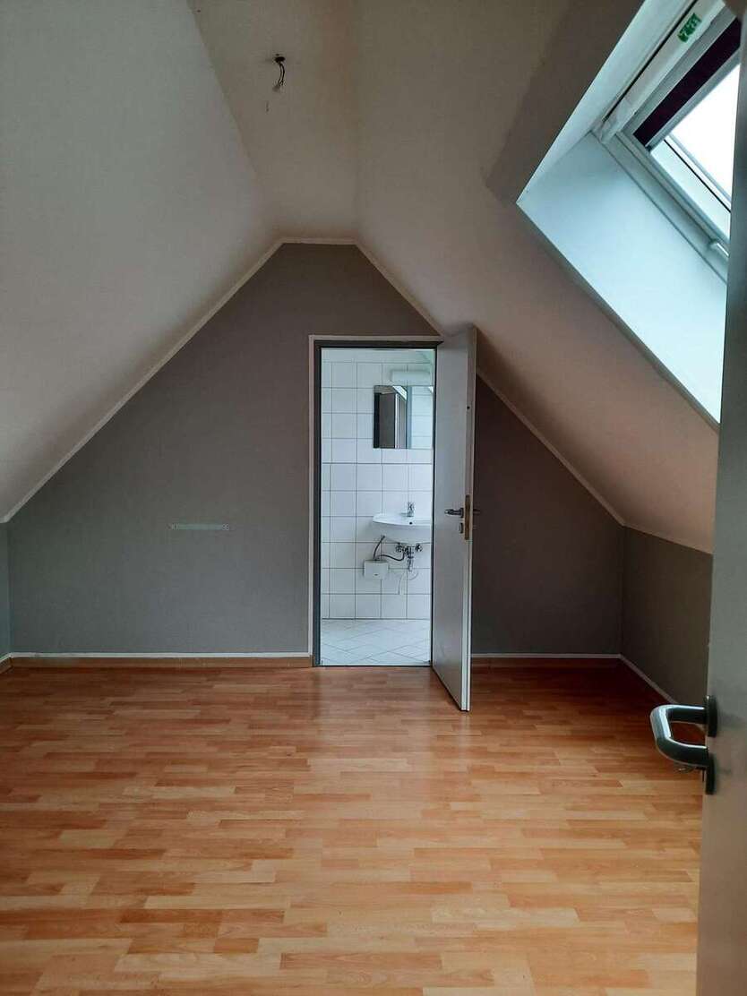 großzügige 3 Zimmer-Wohnung *gerade in Renovierung* mit Balkon und Küche 3 zimmer