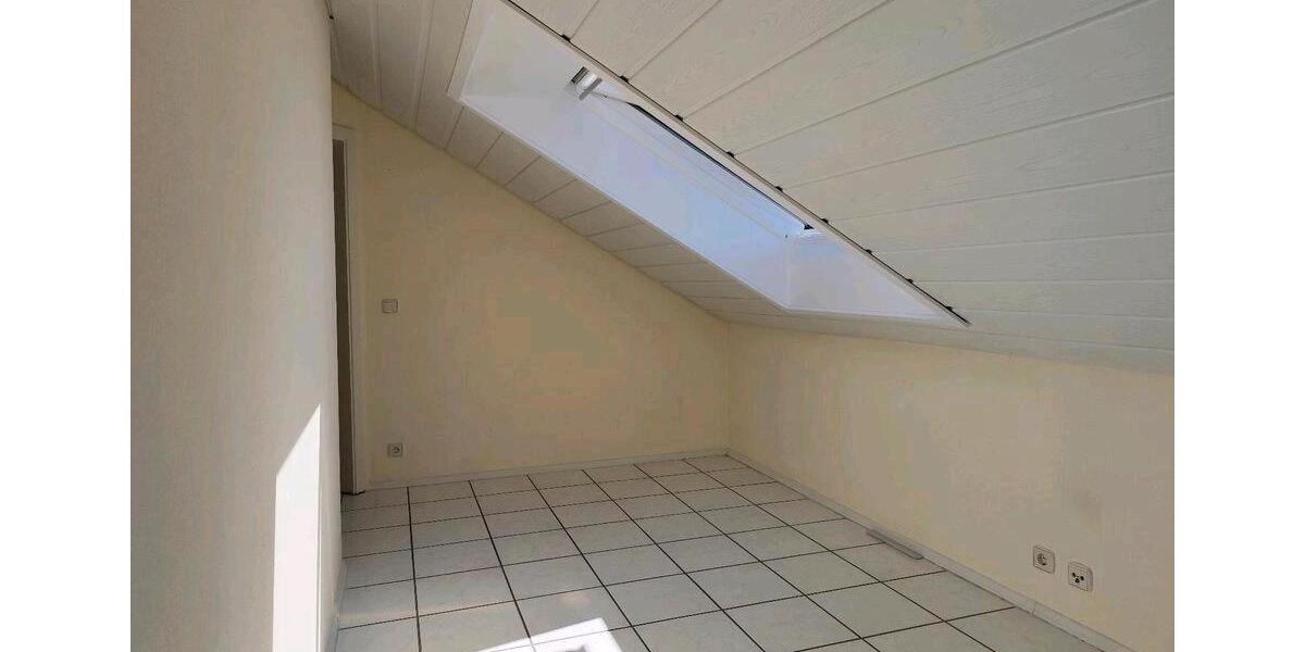 Dachgeschoßwohnung Neuenbürg - 2.5 Zimmer, 68 m&sup2;, 990&euro; | Angebot:26050721