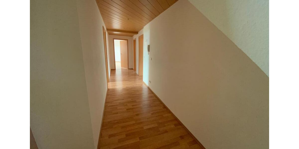 Dachgeschoßwohnung Bitterfeld-Wolfen Bitterfeld - 3 Zimmer, 85 m&sup2;, 645&euro; | Angebot:23744522