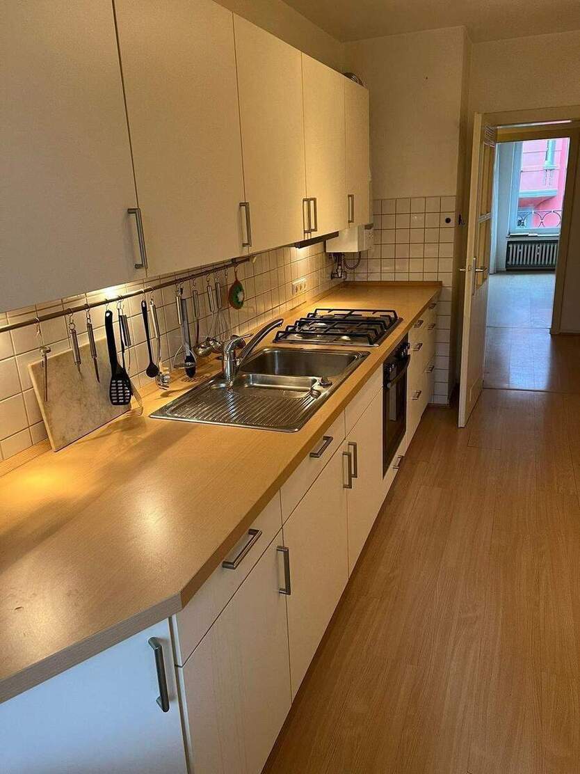 SCHÖN GESCHNITTENE DREIZIMMERWOHNUNG MIT EINBAUKÜCHE IM HERZEN VON NEUSS 3 zimmer