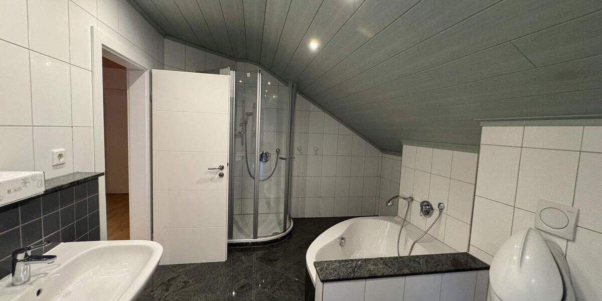 Einfamilienhaus Neckarzimmern - 6 Zimmer, 315 m&sup2;, 2.600&euro; | Angebot:24504270