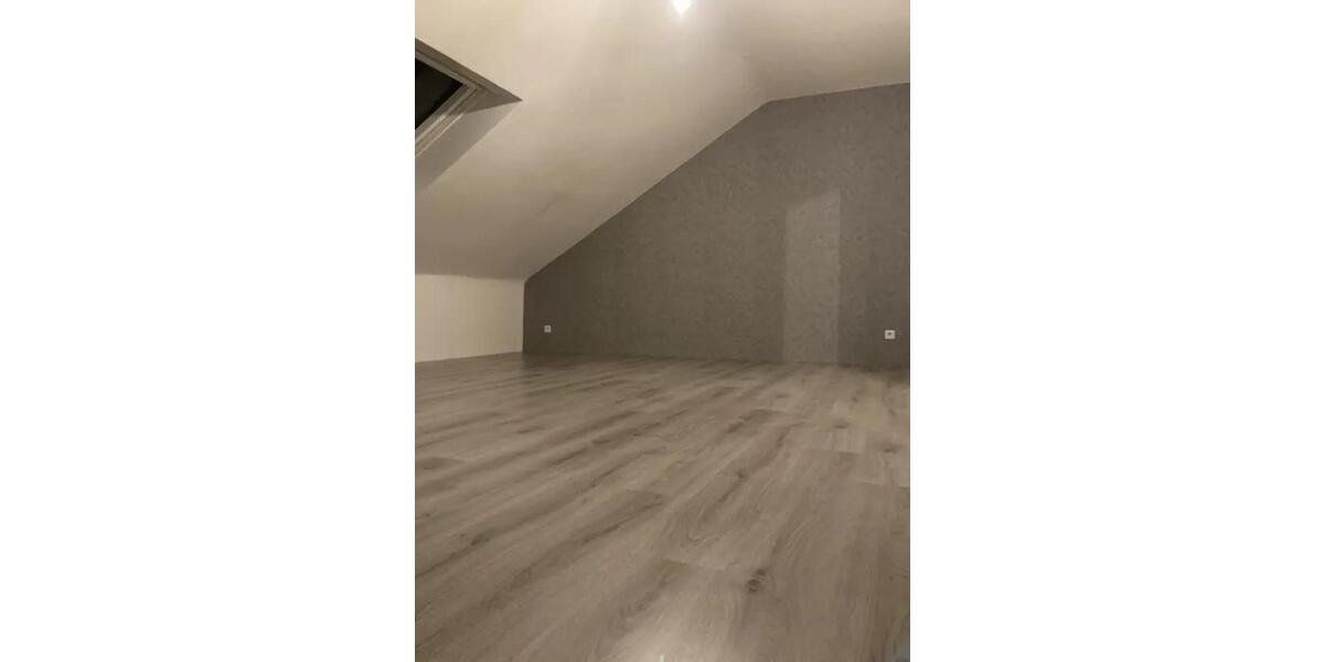 Charmante 2,5 Zimmer Dachgeschosswohnung - sofort bezugsfrei 2 zimmer