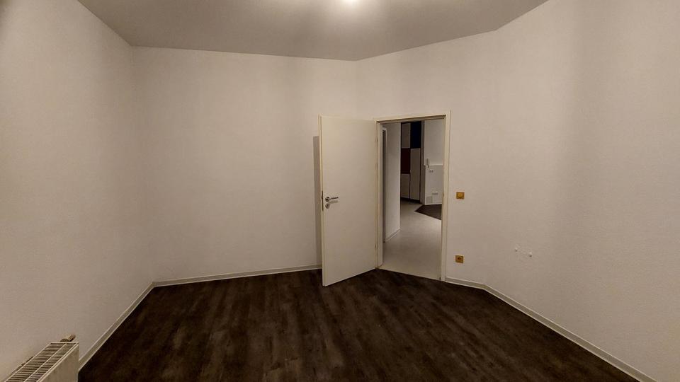 Großzügige 7-Zimmer Wohnung mit 2 Bädern & 3 PKW Stellplätzen 7 zimmer