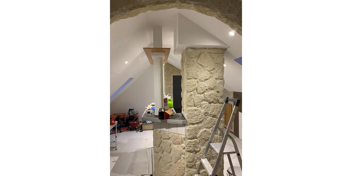 Modern renovierte Dachgeschosswohnung 1 zimmer