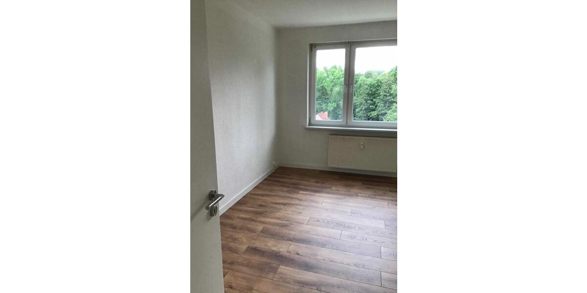 Etagenwohnung Stavenhagen - 3 Zimmer, 64 m&sup2;, 415&euro; | Angebot:24703537