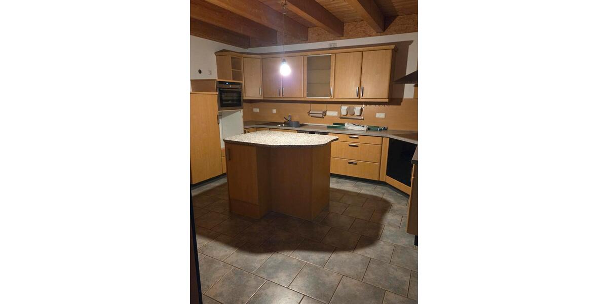 Einfamilienhaus Bad Neualbenreuth - 6 Zimmer, 150 m&sup2;, 1.600&euro; | Angebot:24372019