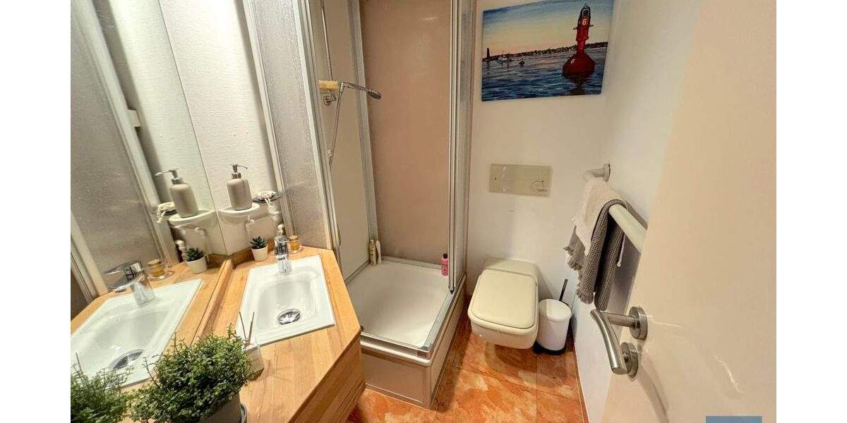 Etagenwohnung Kiel Altstadt - 3 Zimmer, 160 m&sup2;, 2.100&euro; | Angebot:23434051