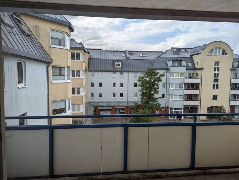 3 Zimmer Wohnung, 3. OG mit Aufzug - Tiefgarage - Balkon - Gäste WC