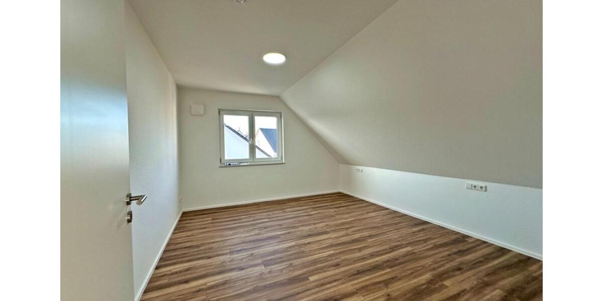 Dachgeschoßwohnung Gäufelden - 3 Zimmer, 79 m&sup2;, 1.190&euro; | Angebot:25857980