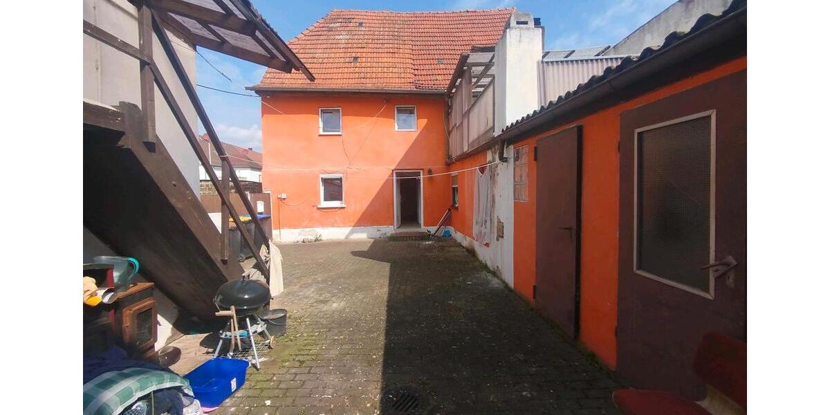 Wohnen auf Zeit Geldersheim - 8 Zimmer, 150 m&sup2;, 350&euro; | Angebot:26303500