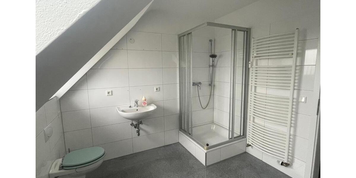 Dachgeschoßwohnung Solingen Aufderhöhe - 2 Zimmer, 70 m&sup2;, 560&euro; | Angebot:25606599