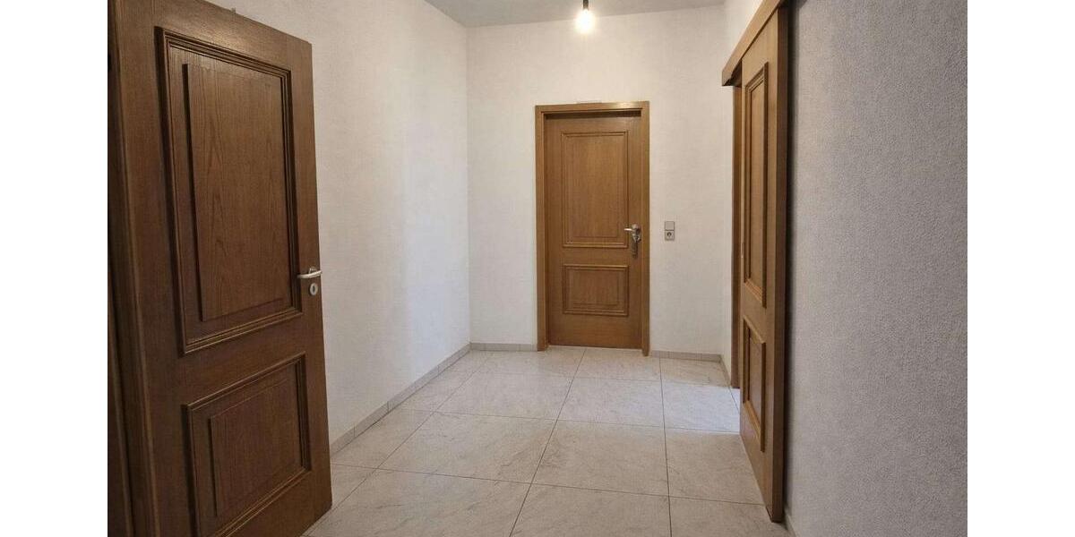 Etagenwohnung Kitzingen - 3 Zimmer, 125 m&sup2;, 1.200&euro; | Angebot:25266956