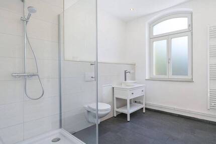 Sanierte 68 m²-AltbauWohnung mit guter Anbindung