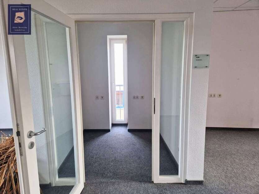 Firmenkomplex mit Garage und Einliegerwohnung 22 zimmer