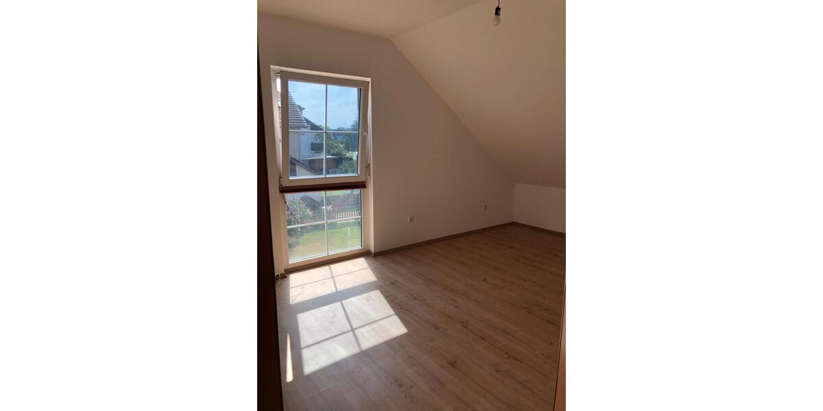 Dachgeschoßwohnung Bad Krozingen - 3 Zimmer, 75 m&sup2;, 1.075&euro; | Angebot:26569611