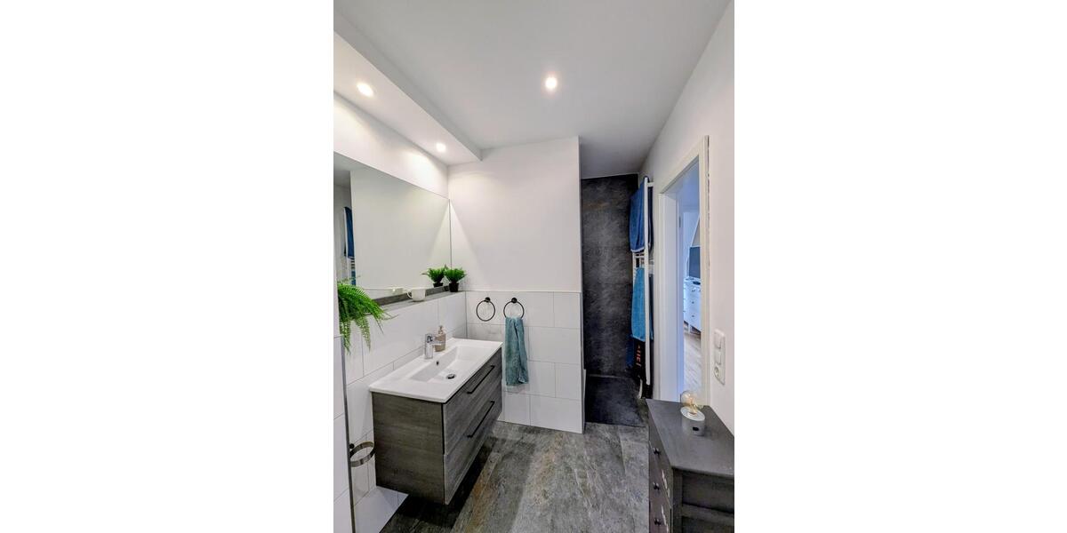 Dachgeschoßwohnung Elmshorn - 3 Zimmer, 74 m&sup2;, 900&euro; | Angebot:26635390