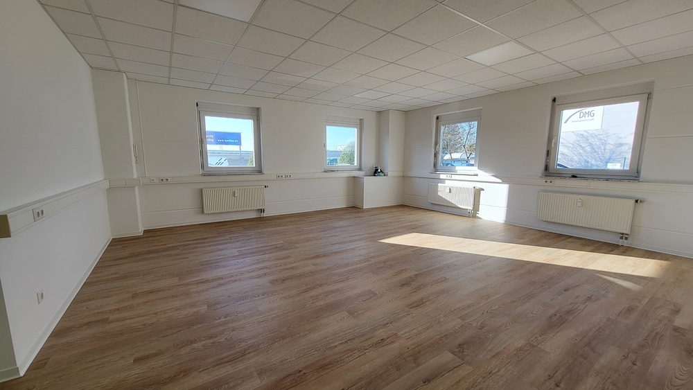Nagelneu sanierte Bürofläche - ca. 65 m² im Gewerbergebiet Flörsheim-Weilbach - Gewerbeobjekt Flörsheim | Angebot:26003819