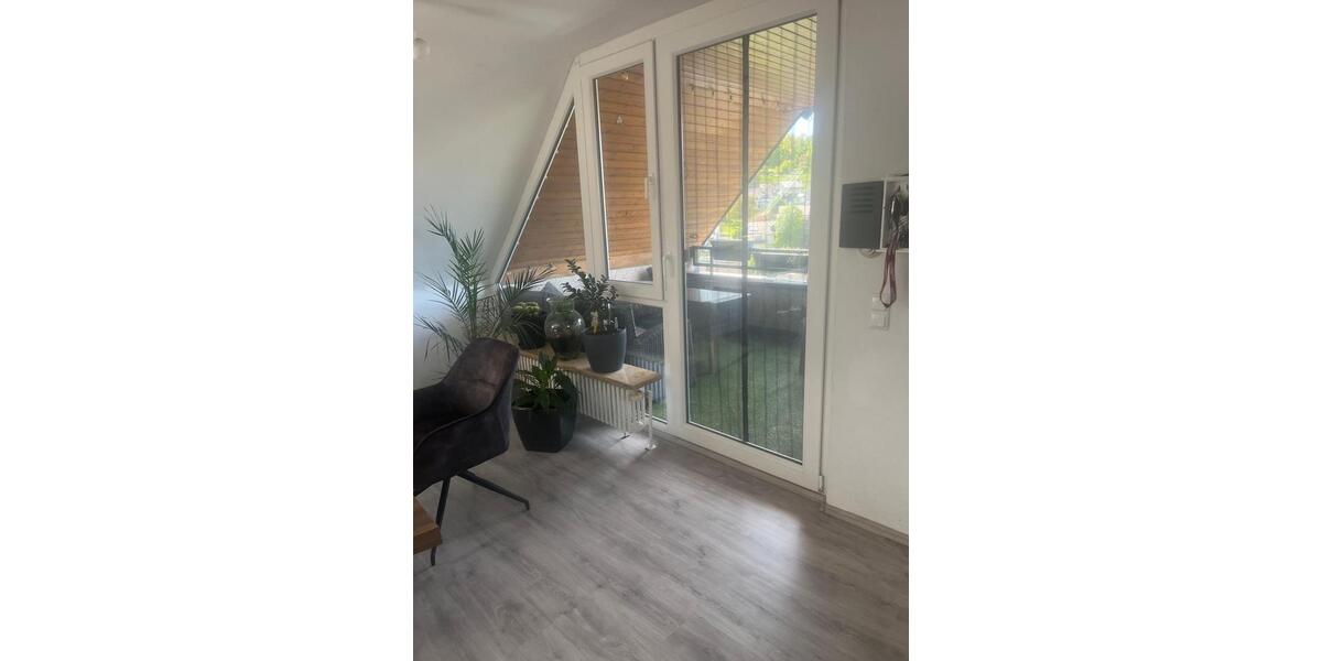 Dachgeschoßwohnung Pforzheim - 4.5 Zimmer, 94 m&sup2;, 1.200&euro; | Angebot:26322306