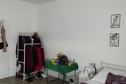 Großes unmöbliertes WG Zimmer in Erlangen 1 zimmer