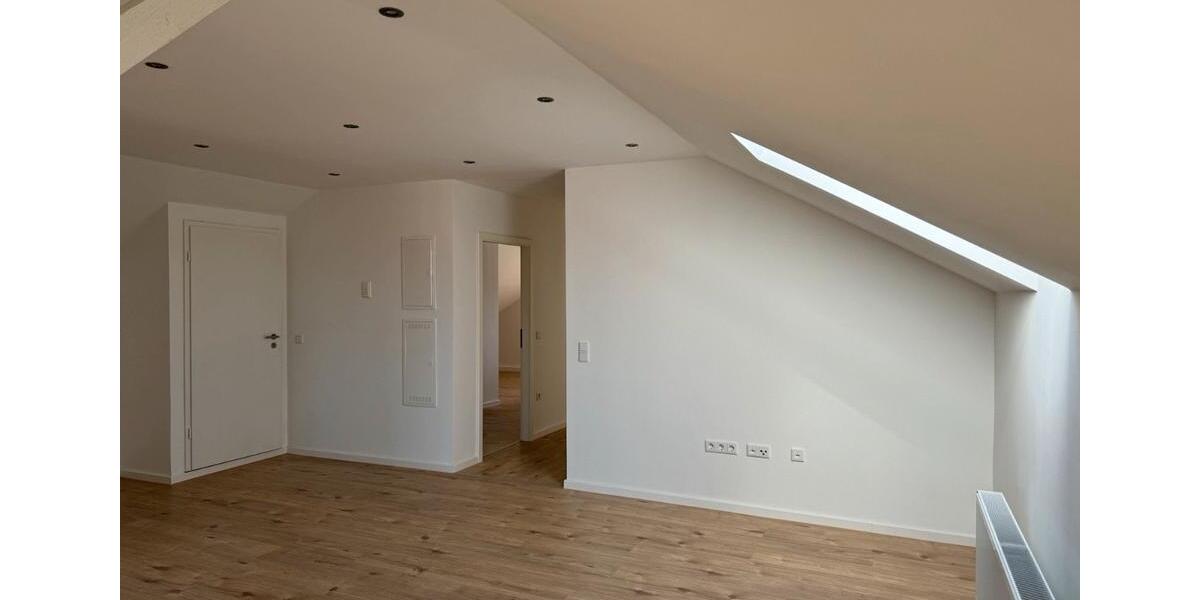 Dachgeschoßwohnung Großmehring - 3 Zimmer, 85 m&sup2;, 900&euro; | Angebot:24827231