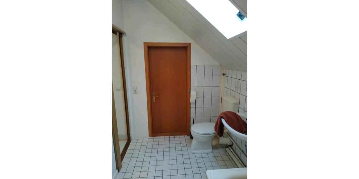 Dachgeschoßwohnung Neuhaus am Rennweg - 4 Zimmer, 65 m&sup2;, 380&euro; | Angebot:25842515