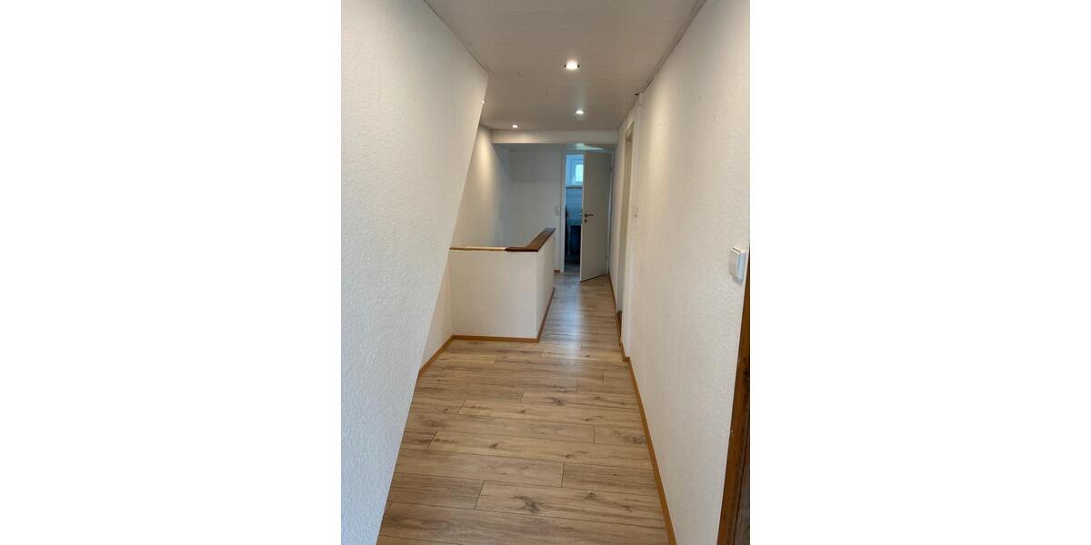 Etagenwohnung Blumberg - 4 Zimmer, 110 m&sup2;, 1.200&euro; | Angebot:26503218