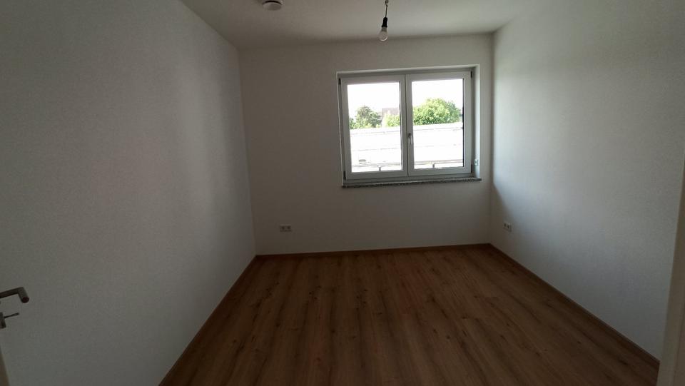 Sehr schöne moderne 4-Zi.-Whg., 1. OG, sonniger Blk., Gäste-WC 4 zimmer