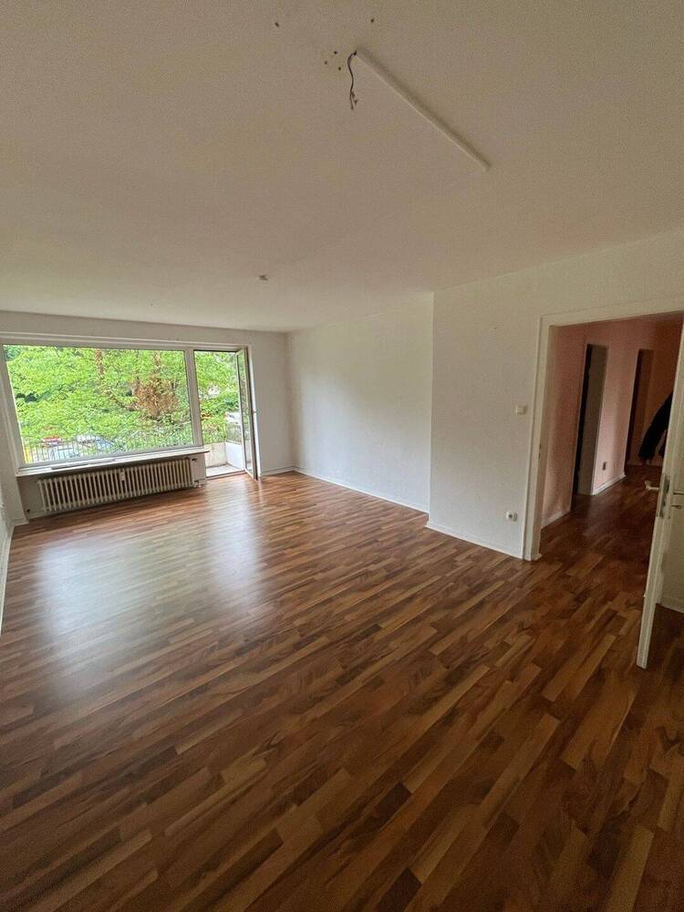 BESICHTIGUNG: DI., 02.09., 17.00 - 17.30 Uhr! Großzügige 4-Zimmer-Wohnung in Schnelsen, 95 m²! Befristete Vermietung für ein Jahr, auch an WG