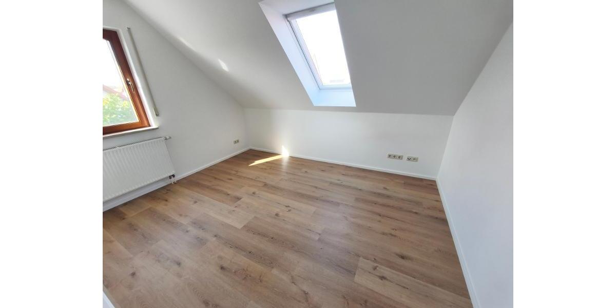 3 Zi. Wohnung im DG (1.OG) mit Balkon und Carport - Etagenwohnung Pommersfelden | Angebot:27230171