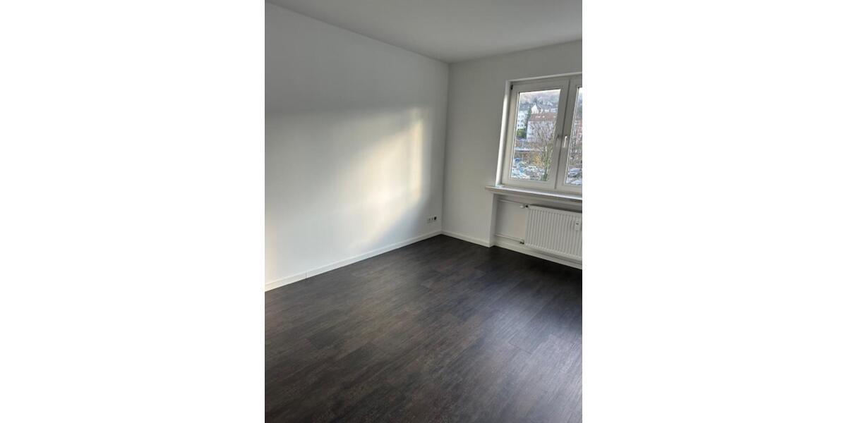 Kernsanierte schicke 2-Zimmer Wohnung mit EinbaukückeBalkon 2 zimmer