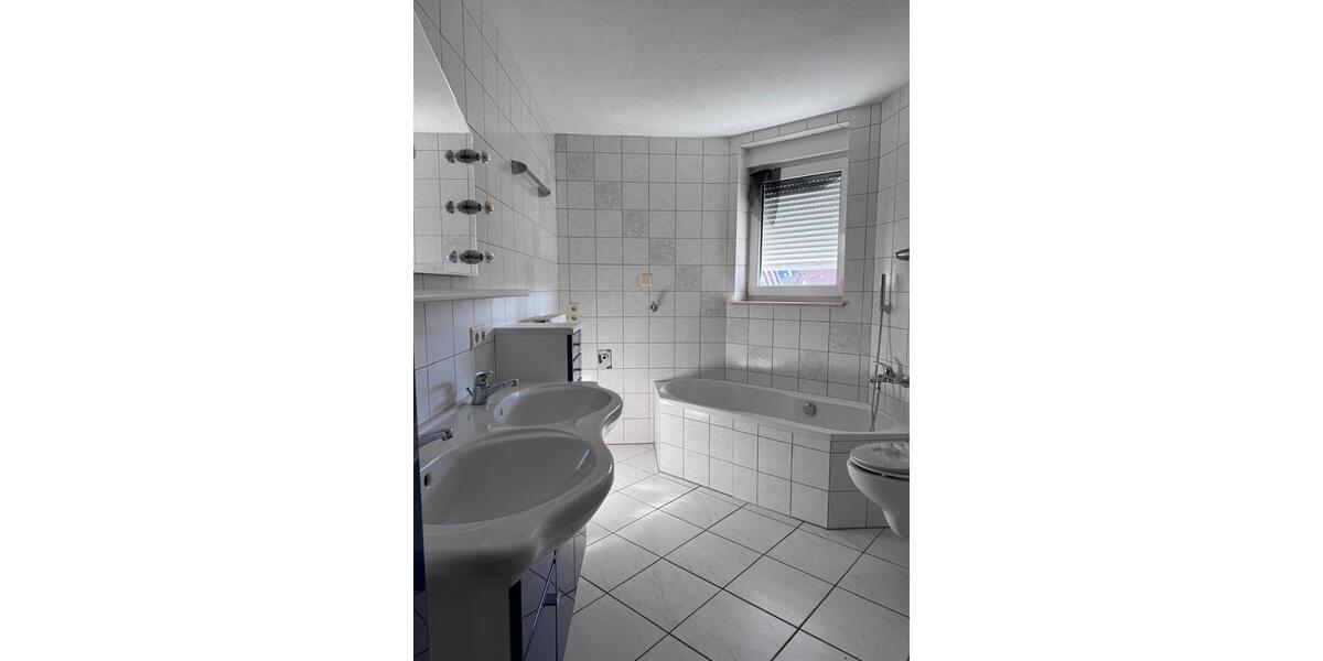 Dachgeschoßwohnung Höpfingen - 3 Zimmer, 83 m&sup2;, 575&euro; | Angebot:24753500