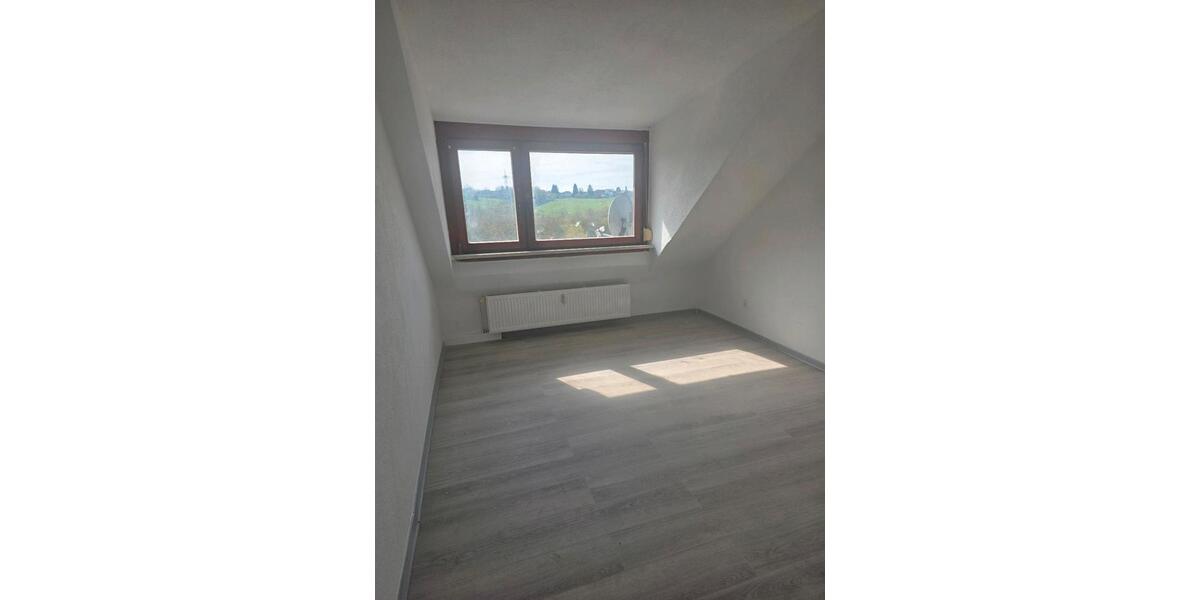 Dachgeschoßwohnung Saarbrücken West - 4 Zimmer, 105 m&sup2;, 800&euro; | Angebot:25869330