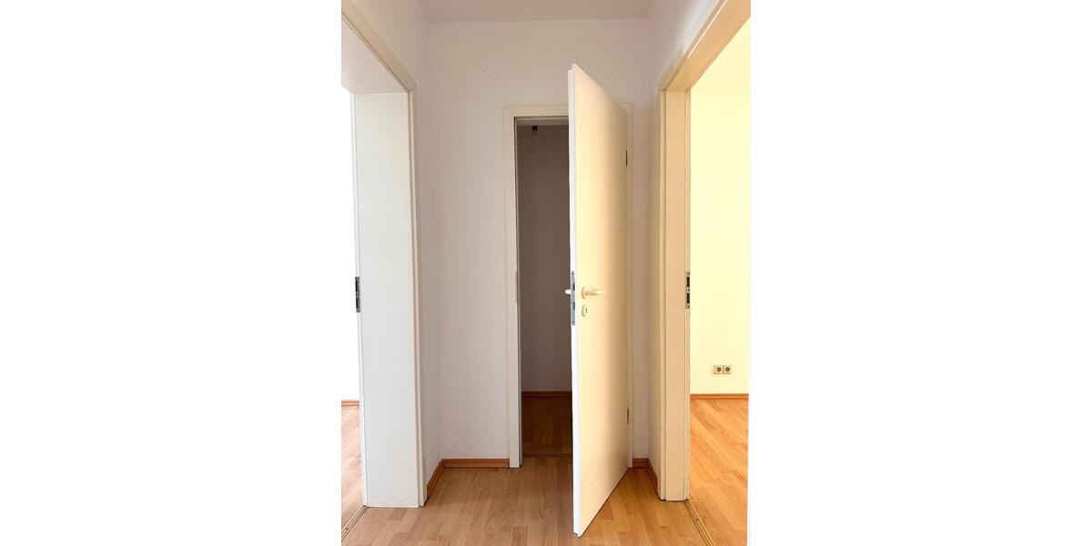 Dachgeschoßwohnung Magdeburg - 3 Zimmer, 76 m&sup2;, 420&euro; | Angebot:26465398