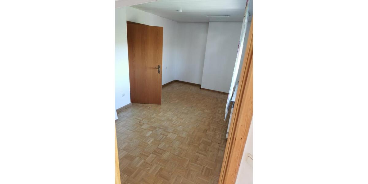 Dachgeschoßwohnung Ebensfeld - 3 Zimmer, 83 m&sup2;, 700&euro; | Angebot:25080726