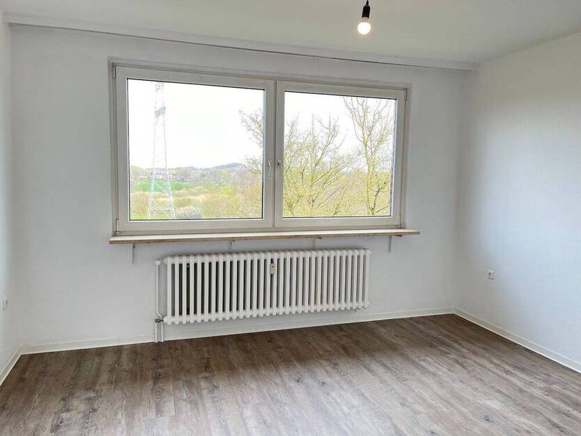 Schöne 4 Raum Wohnung mit Balkon.