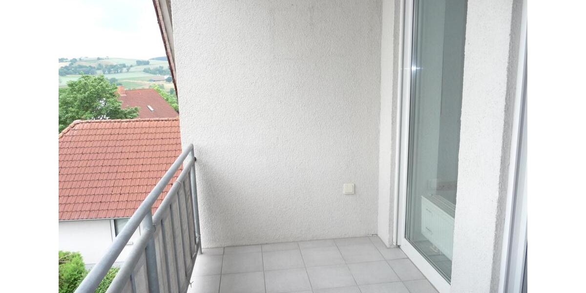 Gepflegte 3-Zimmer-DG-Wohnung, Tel.: 0171 8310089 3 zimmer