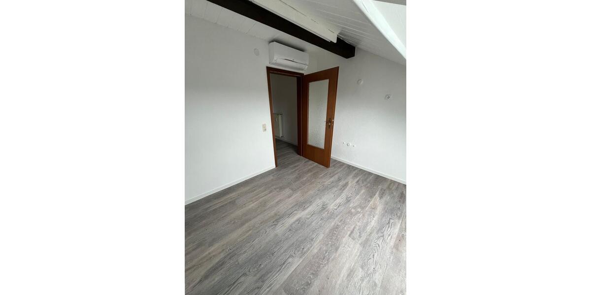 Dachgeschoßwohnung Neunkirchen Heinitz - 3 Zimmer, 80 m&sup2;, 680&euro; | Angebot:26481387
