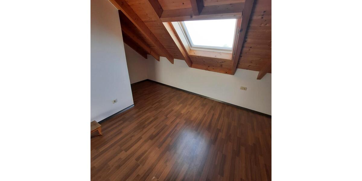 Dachgeschoßwohnung Ellwangen (Jagst) - 1 Zimmer, 30 m&sup2;, 350&euro; | Angebot:26364881
