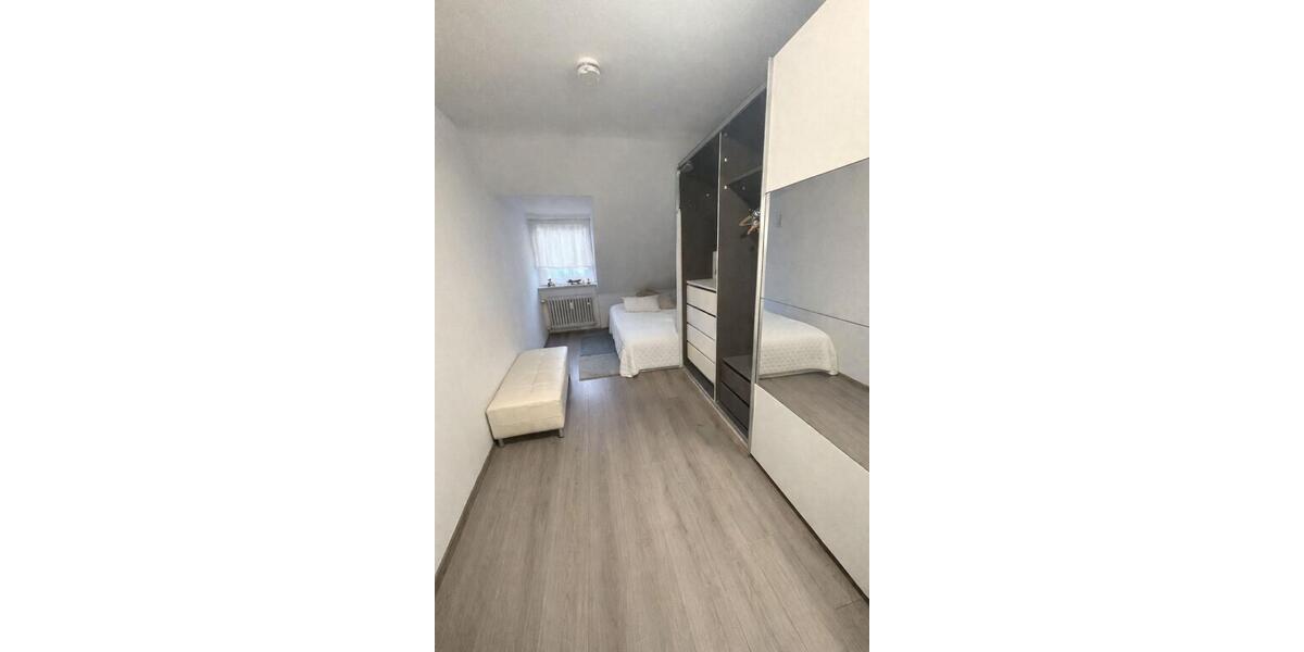 Dachgeschoßwohnung Frankfurt am Main Sachsenhausen - 4 Zimmer, 75 m&sup2;, 680&euro; | Angebot:25086635