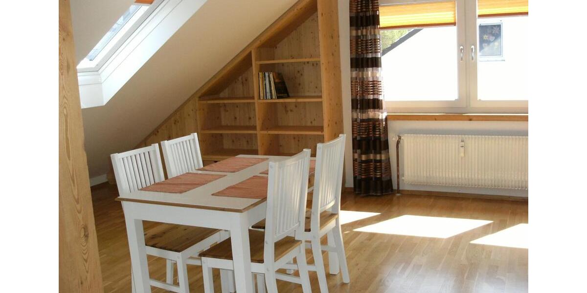 Charmante, möblierte Dachgeschosswohnung mit schöner Aussicht 3 zimmer