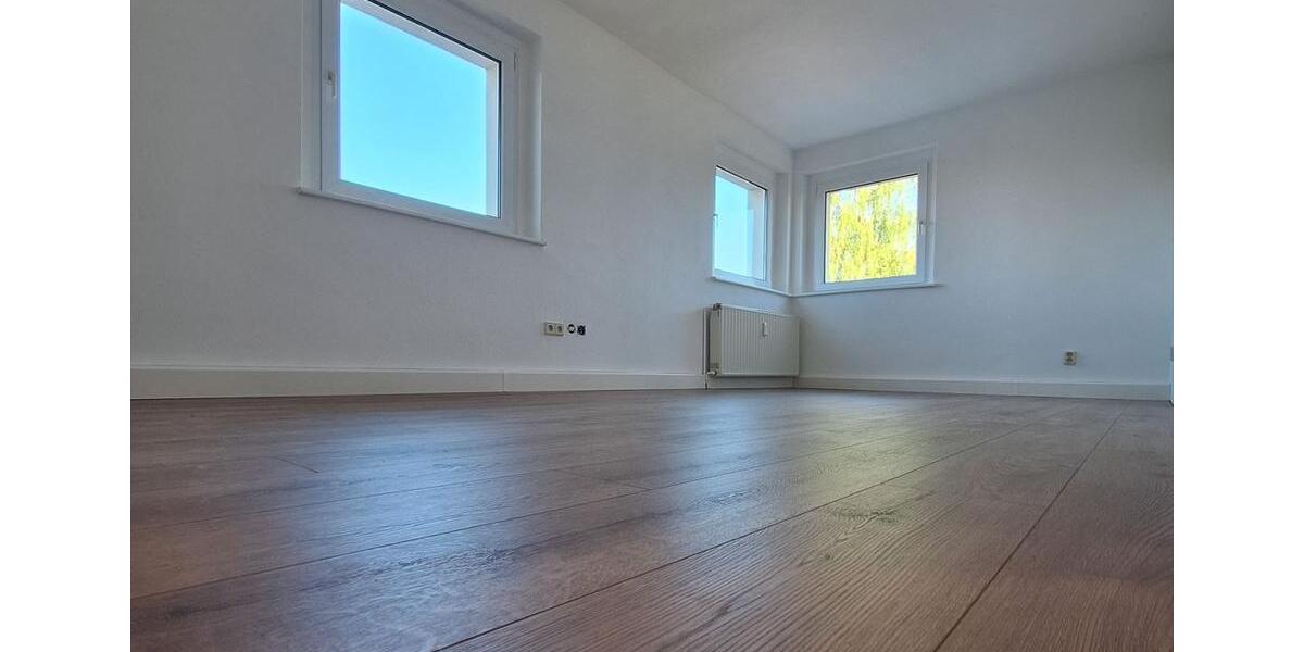 Etagenwohnung Großschirma - 3 Zimmer, 62 m&sup2;, 437&euro; | Angebot:26001993