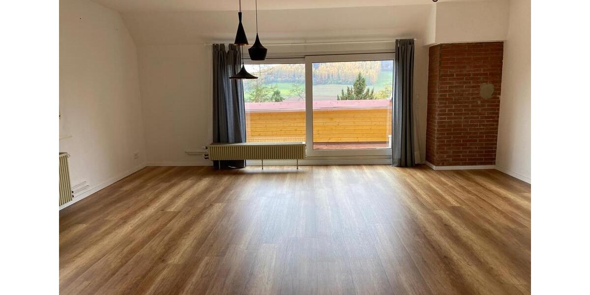 Schöne Dachgeschosswohnung mit Loggia - bezugsfertig ab sofort 3 zimmer