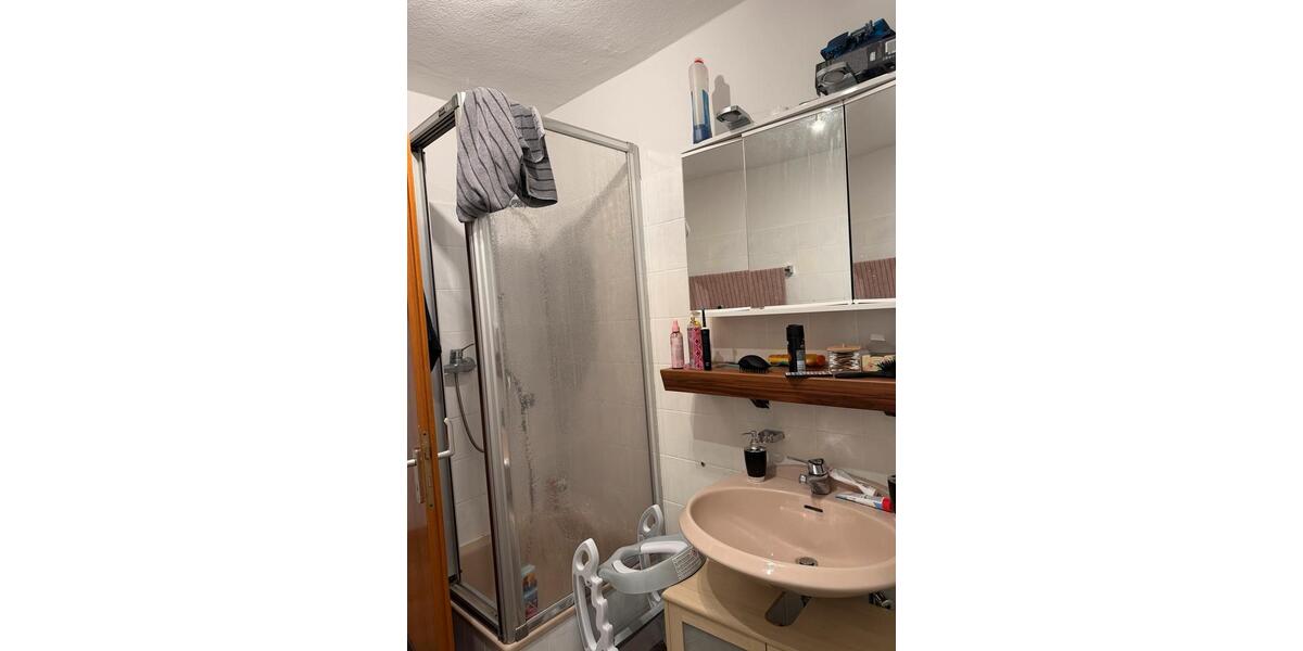 Etagenwohnung Hennef (Sieg) - 3 Zimmer, 92 m&sup2;, 1.250&euro; | Angebot:25935304