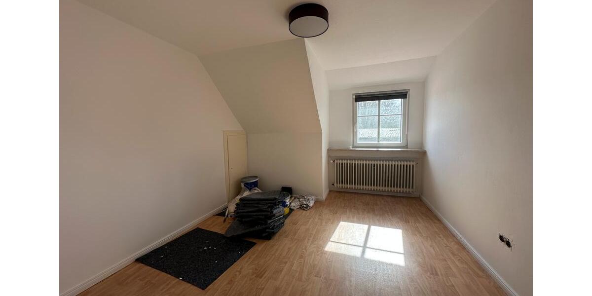 Dachgeschoßwohnung Jever - 3 Zimmer, 75 m&sup2;, 600&euro; | Angebot:25904808