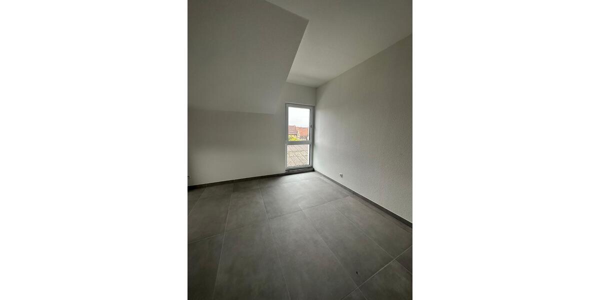 Dachgeschoßwohnung Erlenbach am Main - 5 Zimmer, 139 m&sup2;, 1.900&euro; | Angebot:26424663