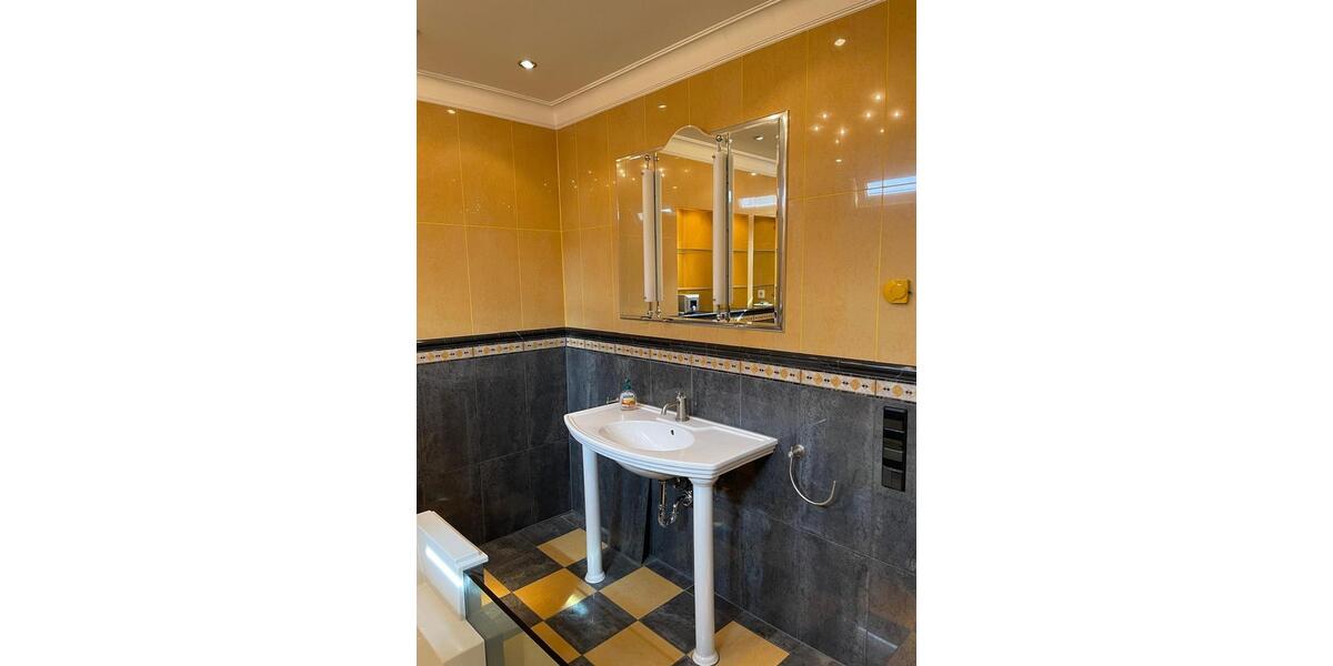 Erdgeschoßwohnung Berlin Neukölln - 5 Zimmer, 137 m&sup2;, 2.700&euro; | Angebot:24351703