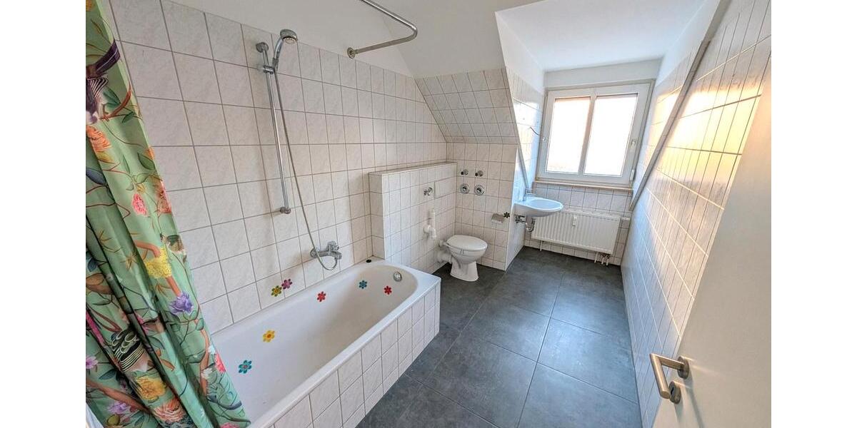 Dachgeschoßwohnung Thalheim/Erzgebirge Erzgebirge - 3 Zimmer, 92 m&sup2;, 530&euro; | Angebot:26657900