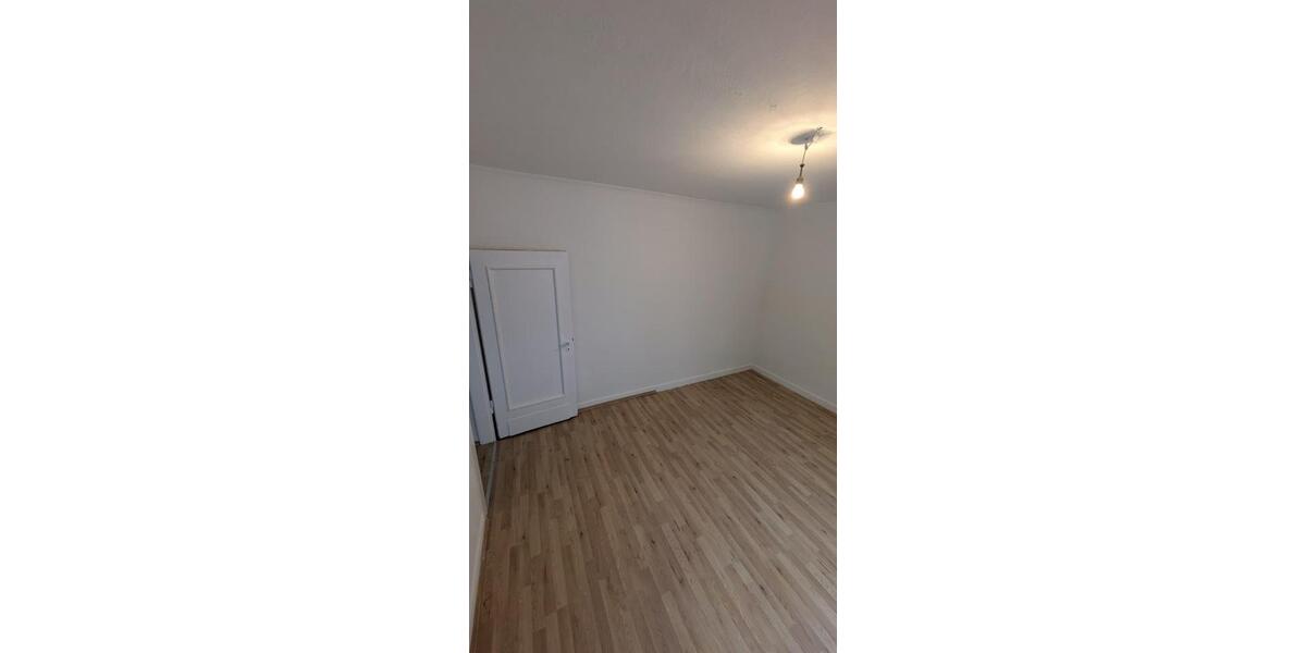 Charmante neurenovierte 3-Zimmer-Wohnung mit moderner Küche im 1. Obergeschoss 3 zimmer