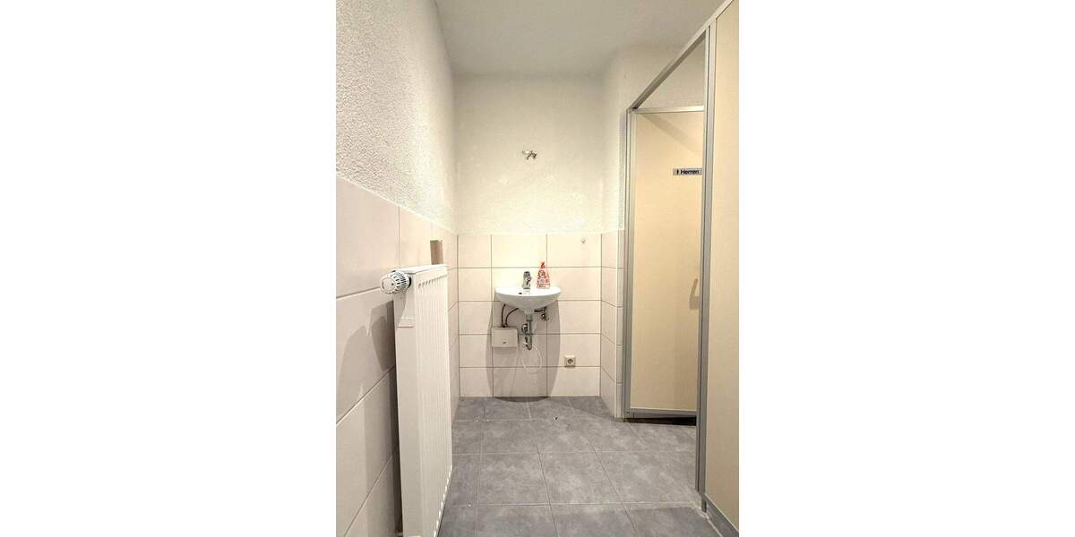 Gewerbeobjekt Petersberg - 3 Zimmer, 110 m&sup2;, 900&euro; | Angebot:24528862