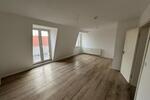 Charmante Dachgeschosswohnung, EBK, großer Balkon, ruhige Lage 1 zimmer